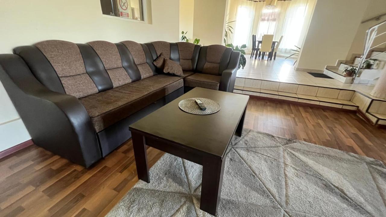 Villa Casa Vio à Timişoara Extérieur photo